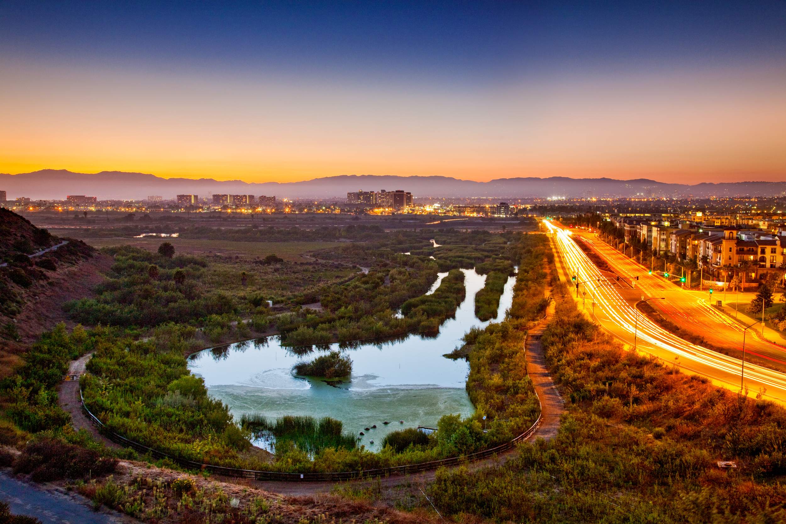 Featured image for event Night Photography & City Lights with Peter Bennett (In-Person Learning - Six Sessions)